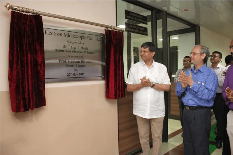 Dr. Rajiv Modi, CMD, Cadila Pharmaceuticals Chairman, Board of Governors, IIT Guwahati, inaugurates the ‘Electron Microscopic Facilities’ at IIT Guwahati.